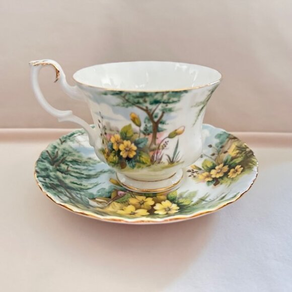 Vintage Royal Albert Teacup and Saucer - Picture 3 of 8